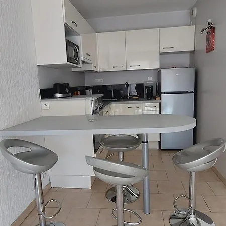 Appartement A 2 Pas Du Port, Du Centre, Du Marché Provençal, Des Plages Quartier Calme *