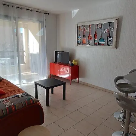 A 2 Pas Du Port, Du Centre, Du Marché Provençal, Des Plages Quartier Calme Appartement