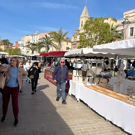 A 2 Pas Du Port, Du Centre, Du Marche Provencal, Des Plages Quartier Calme