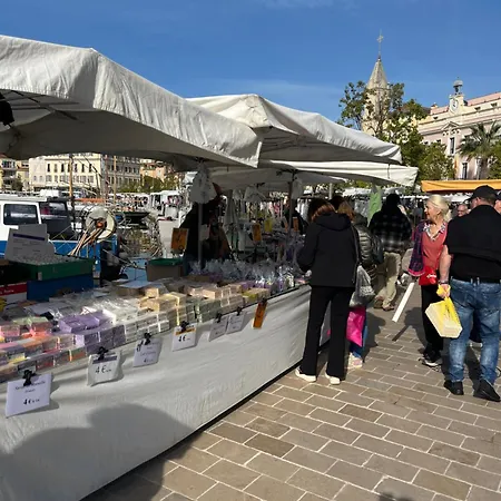 A 2 Pas Du Port, Du Centre, Du Marché Provençal, Des Plages Quartier Calme Appartement *